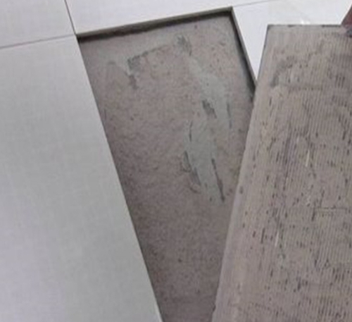 金沙瓷砖空鼓维修公司分享瓷砖铺贴时如果打浆（即涂抹在瓷砖背面和基层上的砂浆或瓷砖胶）过少，会带来以下问题
